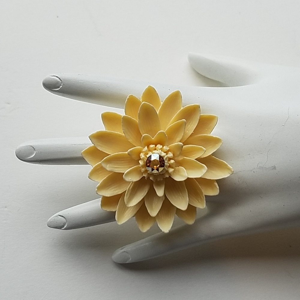 LILY POND RING CREAM NEW
